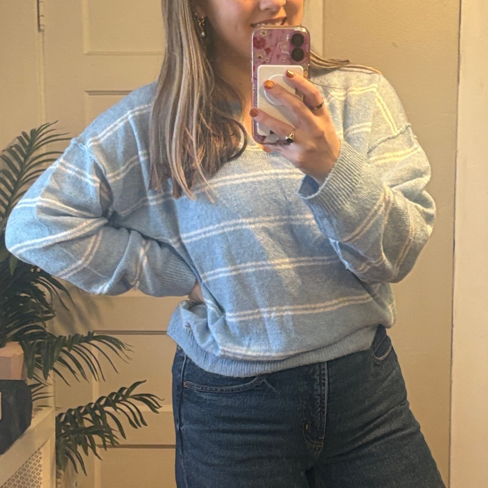 🧡 AE Lightweight Blue & White Striped Sweater
